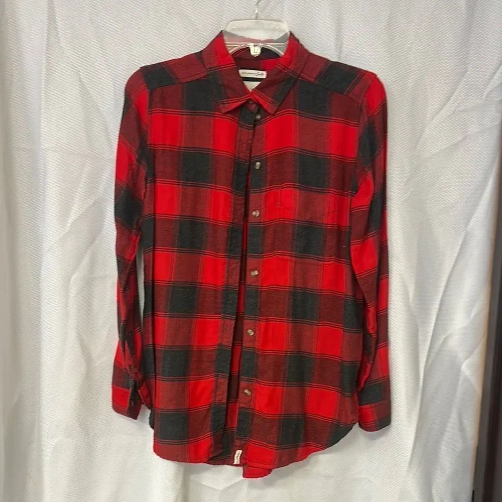 American Eagle Outfitters Red and Black Casual Button Down Shirt